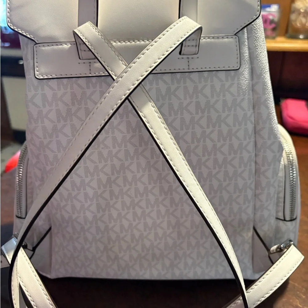 Michael Kors White Signature Logo Backpack with Chain Detail - Picture 2 of 7